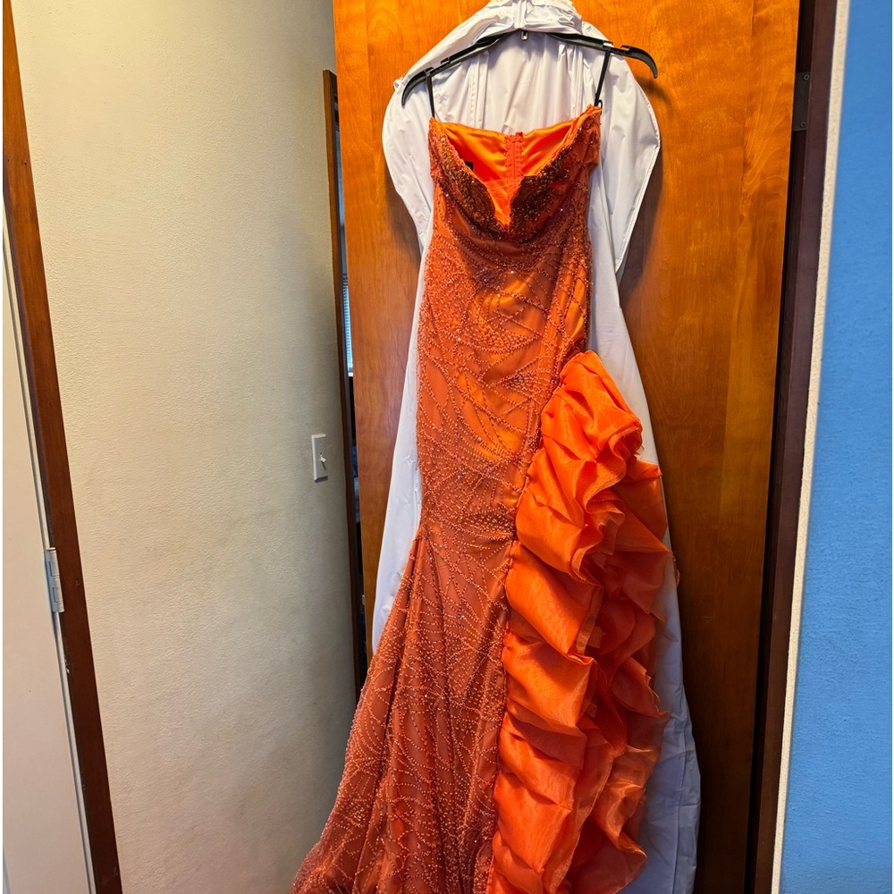 Formal dress with back zip and mid thigh split